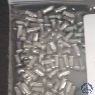 Заклёпка пластиковая забивная белая 3х5,7 мм без шляпки купить в Актобе